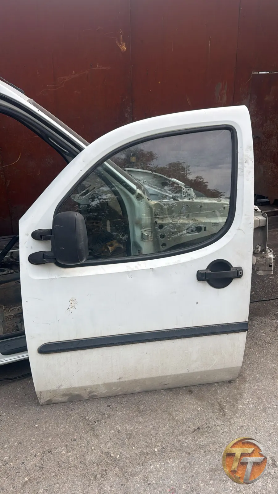Doblo bir sol ön kapı