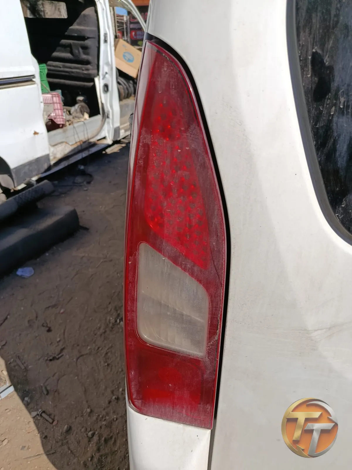 Peugeot partner sol arka stop
