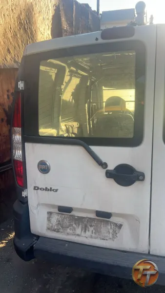 Fiat Doblo sol bagaj kapağı