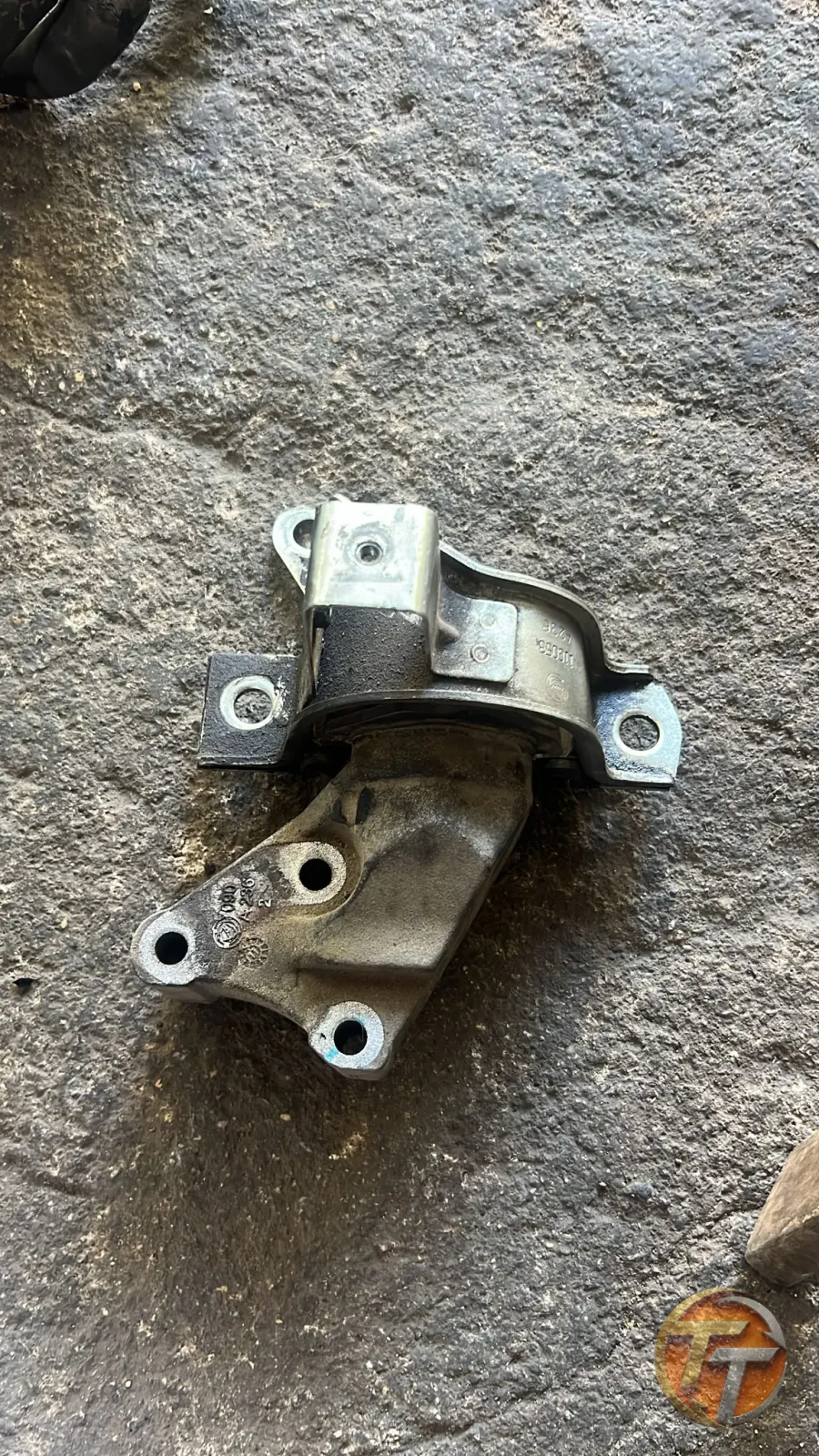 Fiat Doblo 1.3 motor takozu