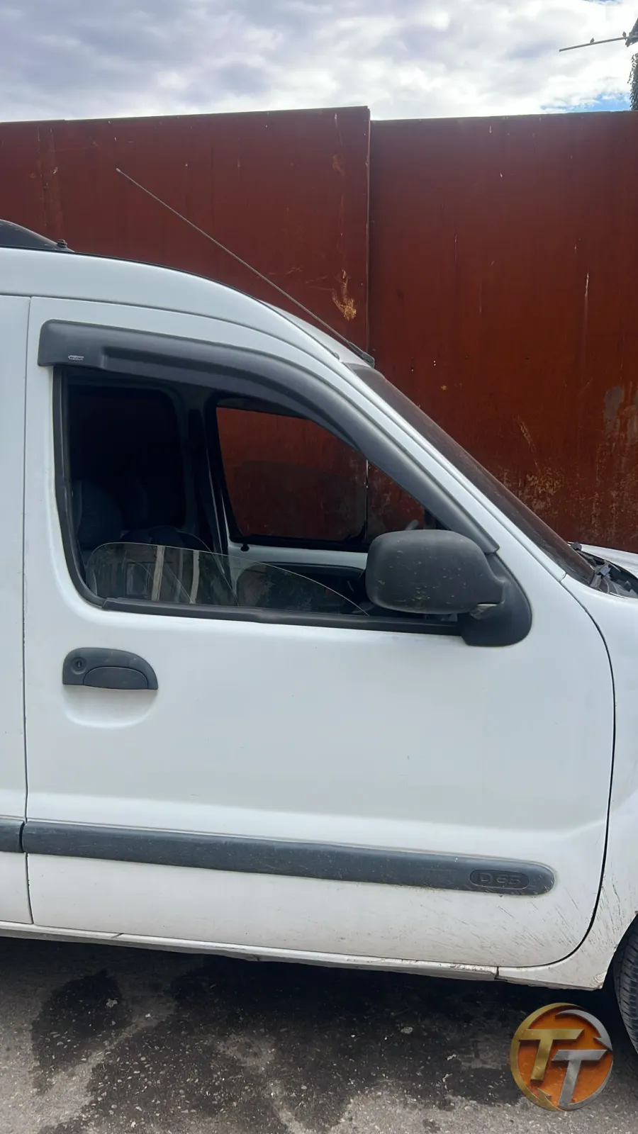 Renault Kango sağ ön kapı dolu hatasız