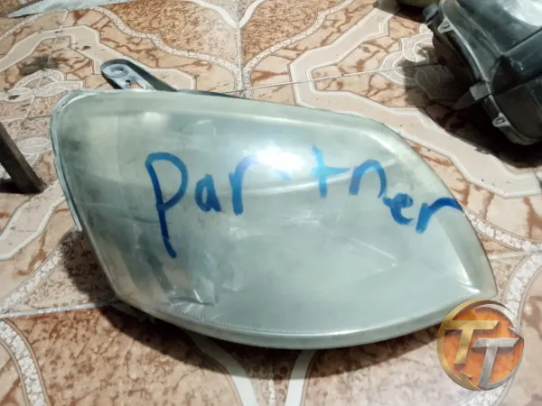 Pejo partner sağ far