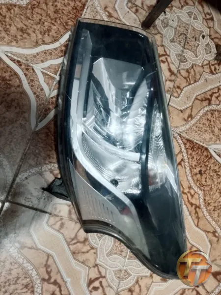 Renault trafik sol far
