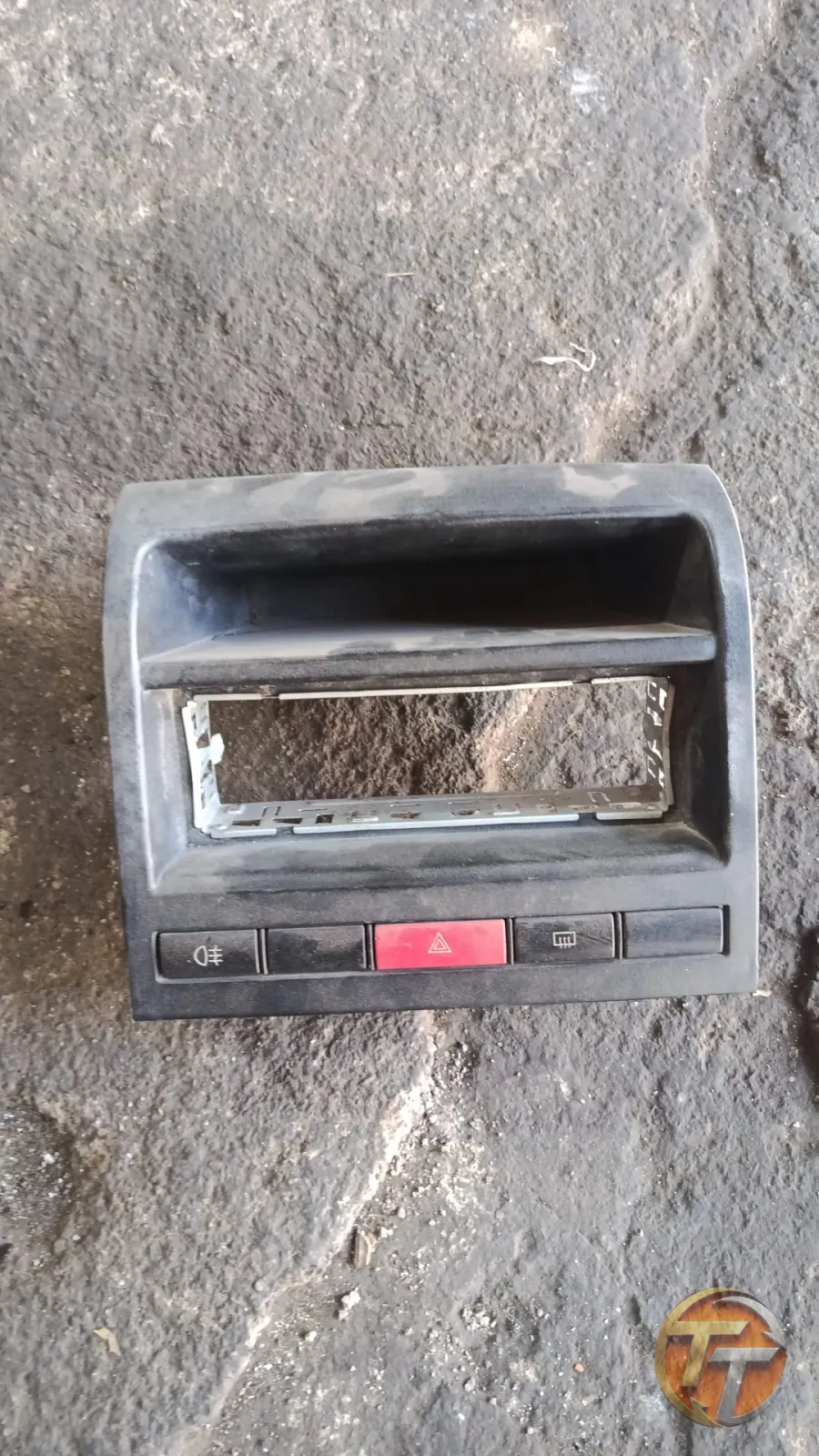 Fiat Albea. Teyip  çerçevesi.