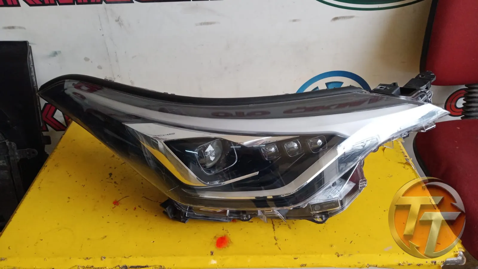 TOYOTA CHR SAĞ FAR 8110F4280