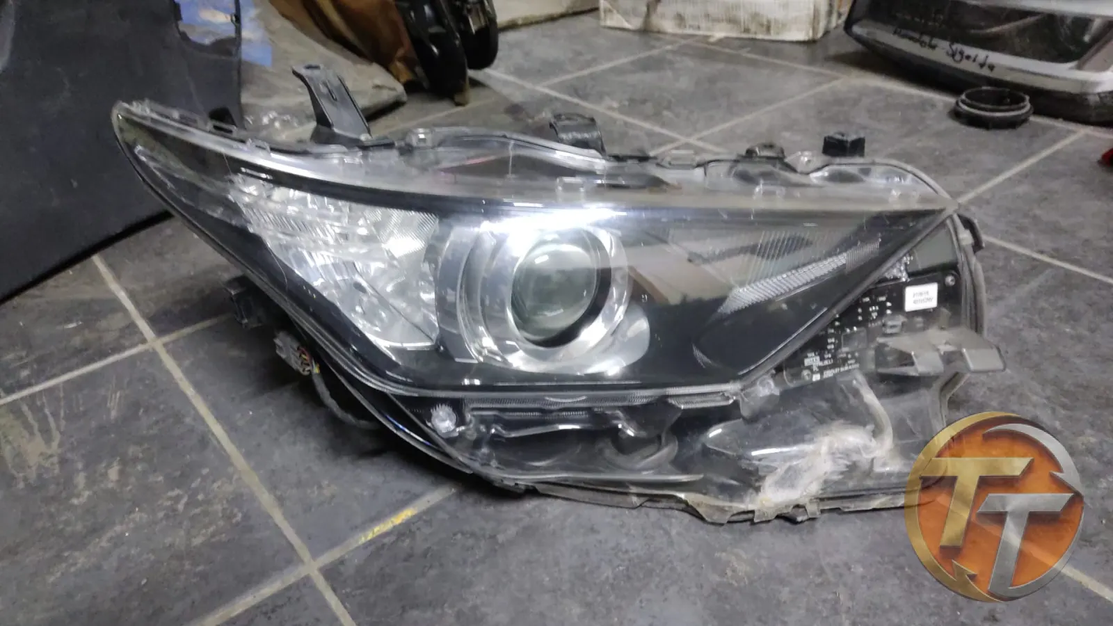 Toyota Auris Sağ Far