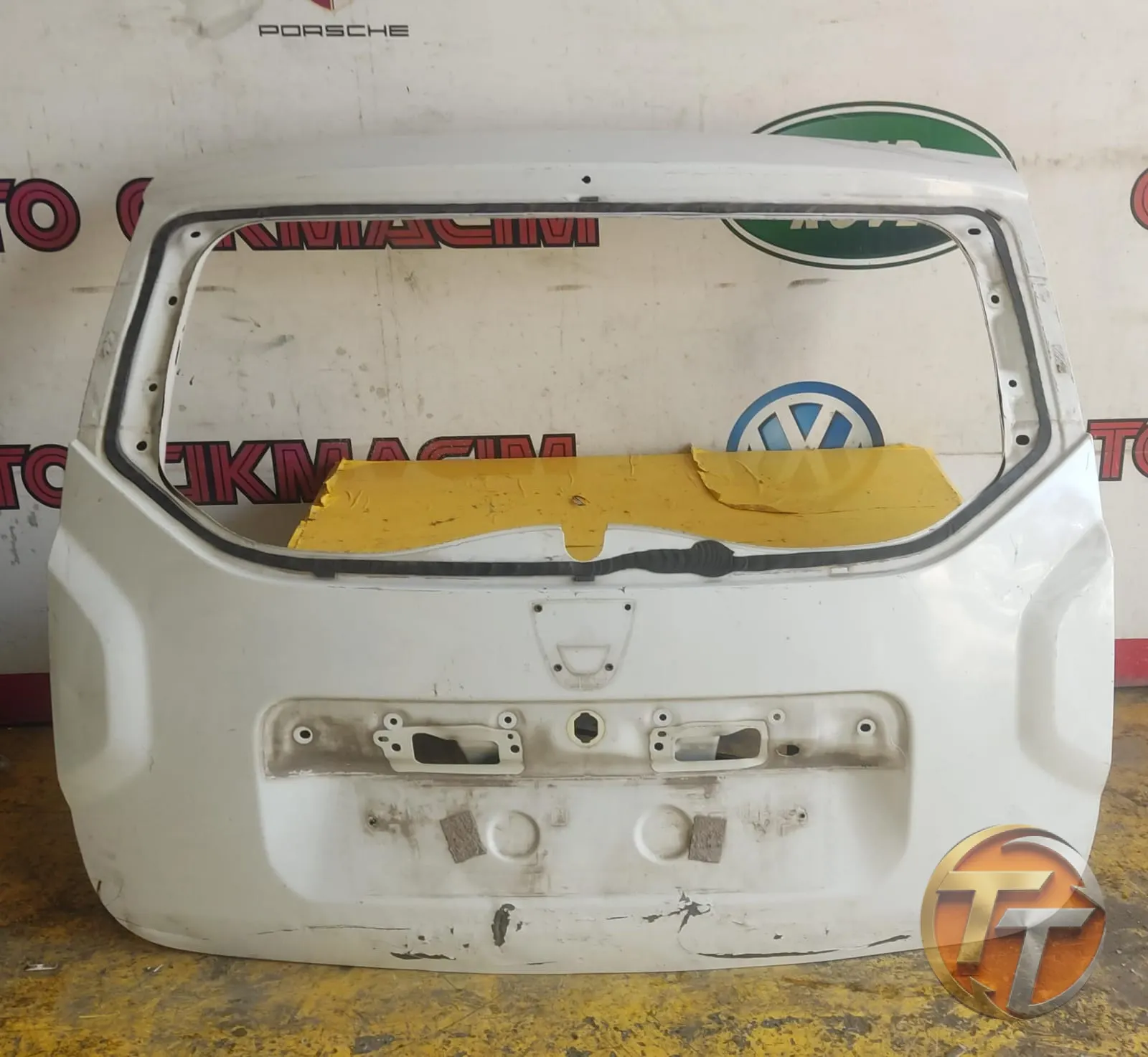 DACİA DUSTER BAGAJ KAPAĞI