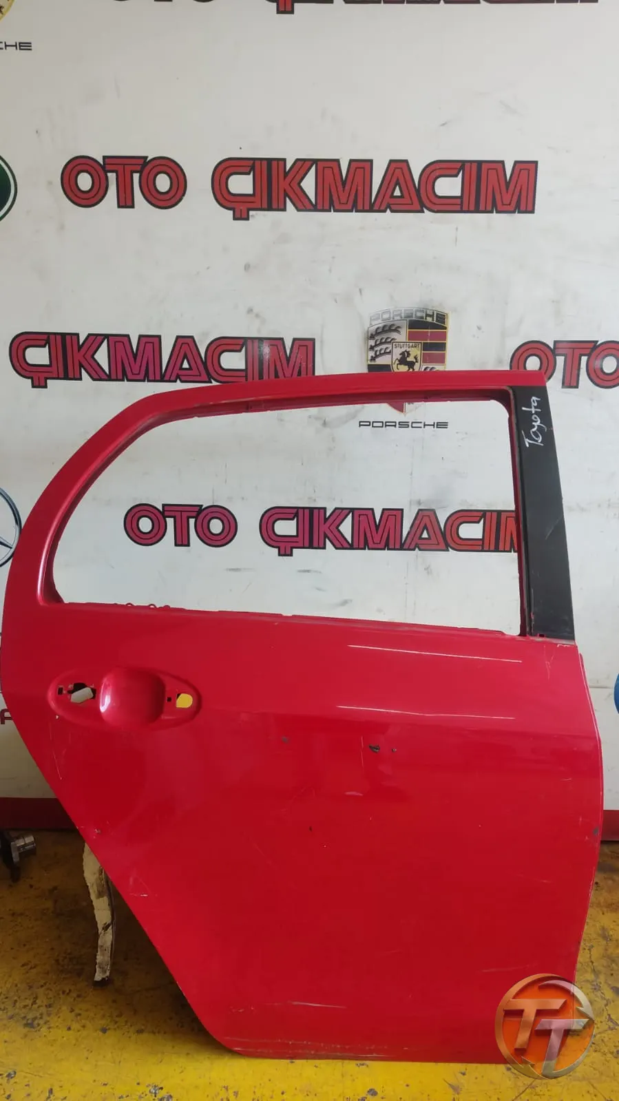 TOYOTA YARİS SAĞ ARKA KAPI