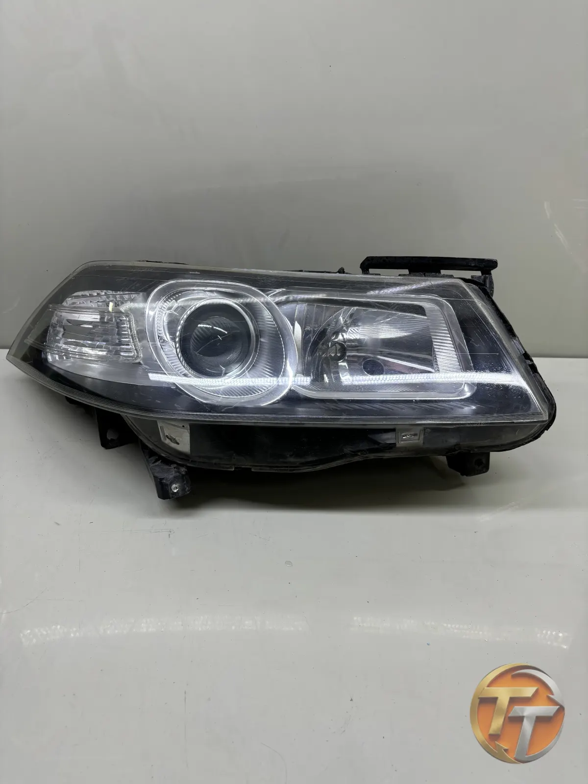 Renault Megane 2 Siyah Zemin Mercekli Sağ Far
