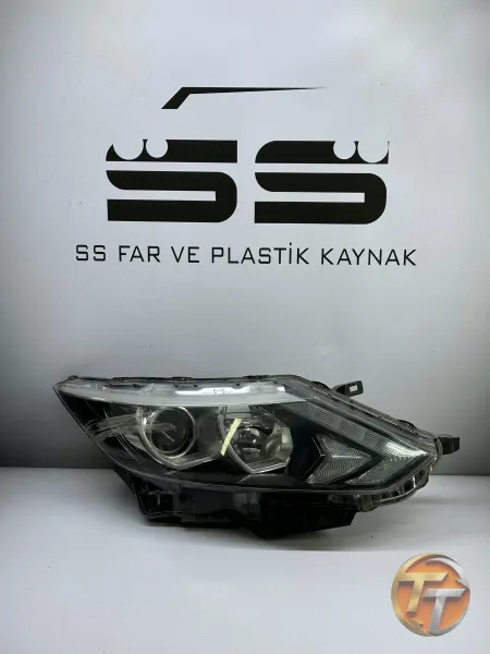 Nissan Qashqai Sağ Far