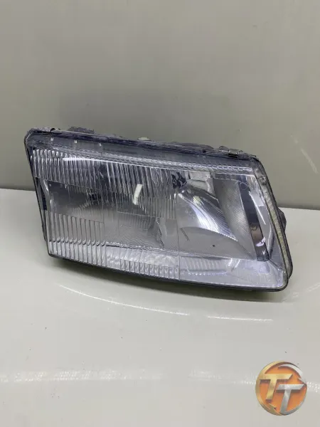 Volkswagen Passat B5 Gri Zemin Sağ Far