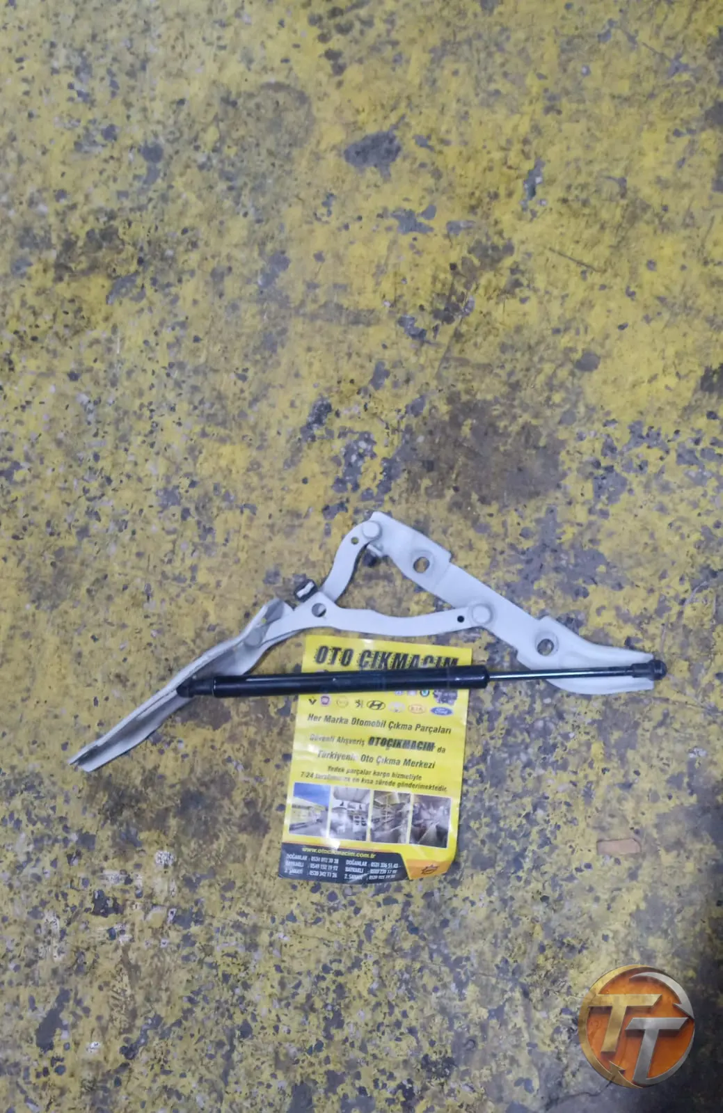 BMW E90 BAGAJ KAPAK MENTEŞESİ