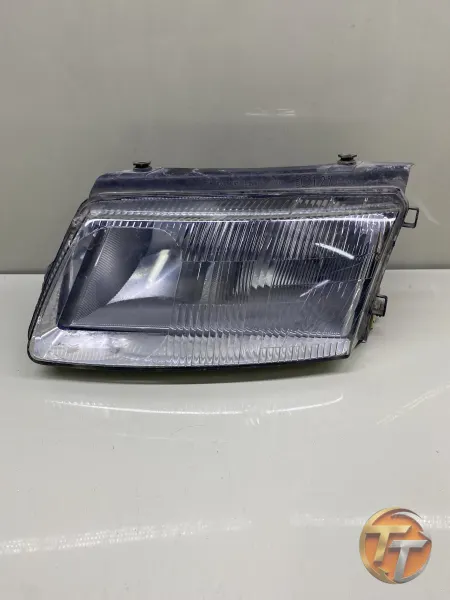 Volkswagen Passat B5 Gri Zemin Sol Far