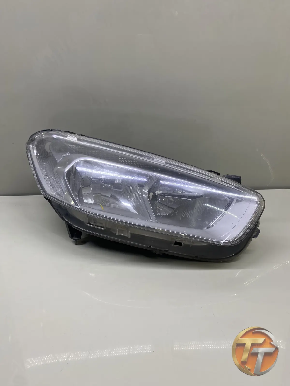 Ford Courier Sağ Far