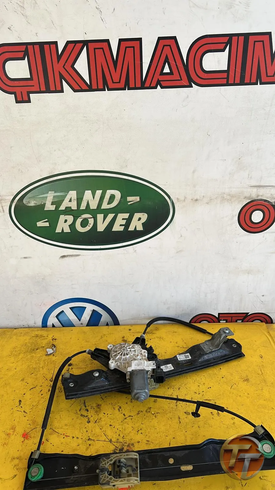 FORD FOCUS 3 ÖN CAM KRİKOSU BM51-A23200