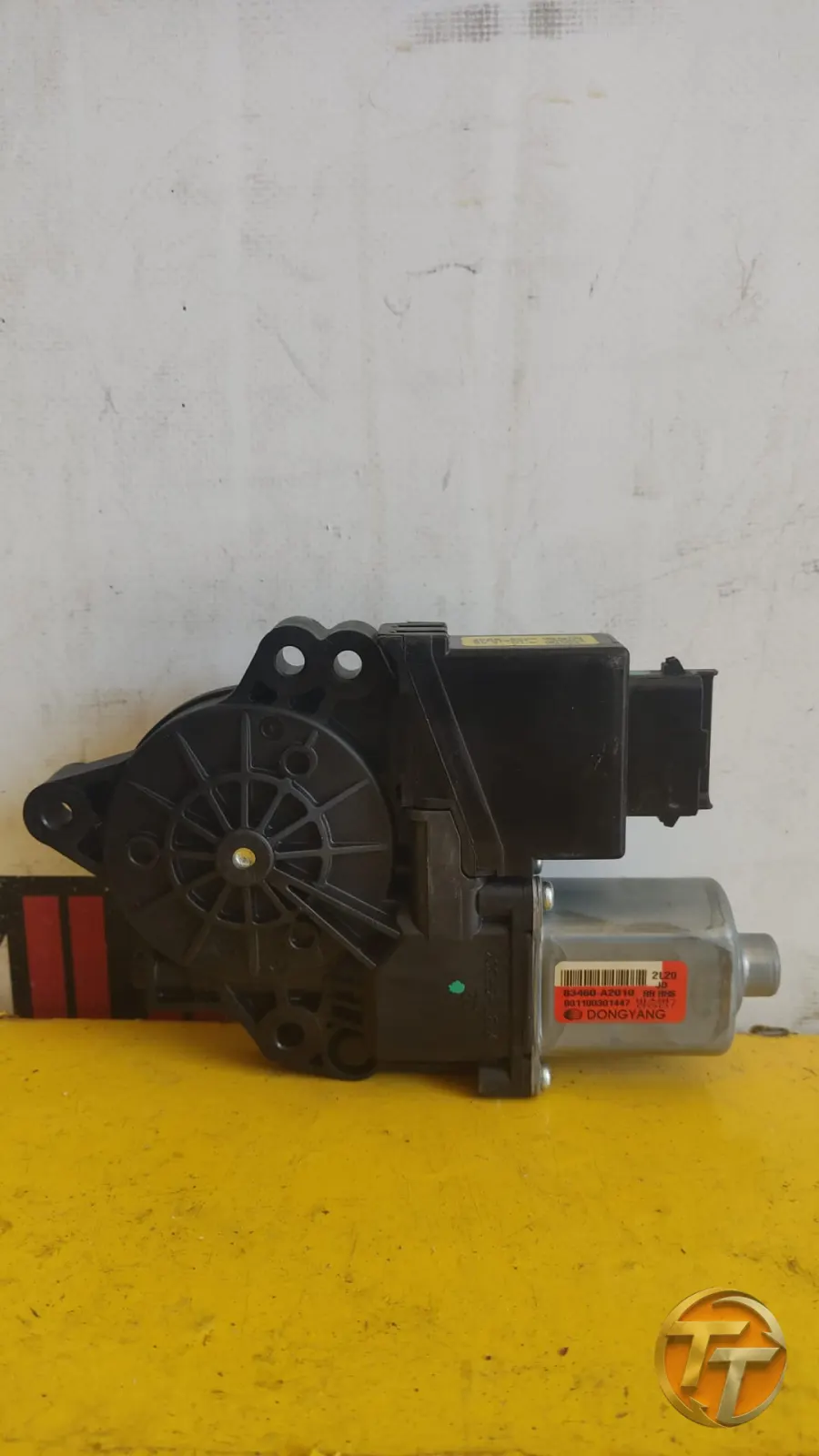 83460-A2010 KİA CEED SAĞ ARKA CAM MOTORU