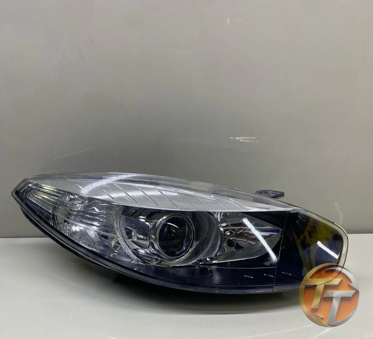 Renault Fluence Mercekli Sağ Far