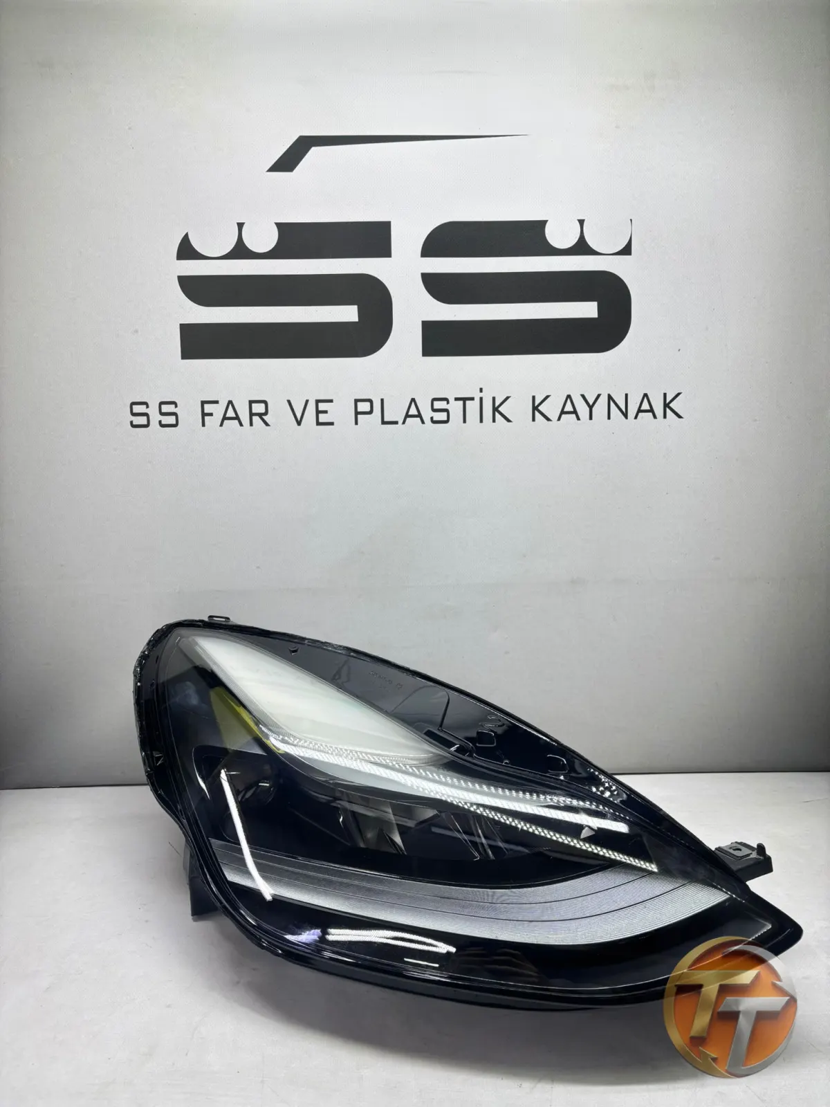 TESLA MODEL Y SAĞ FAR