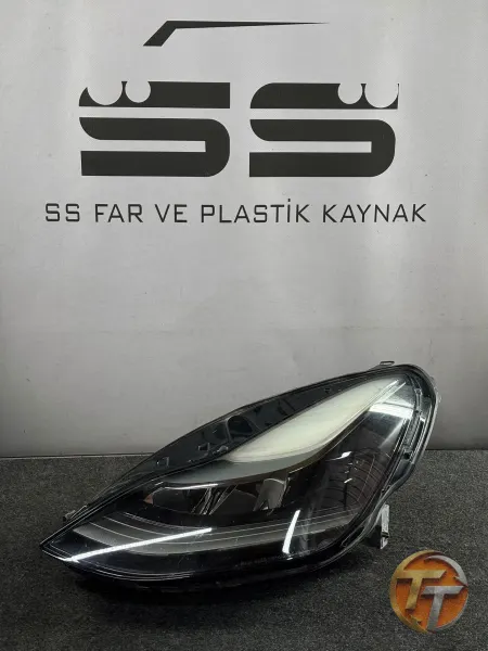 Tesla Model Y Sol Far