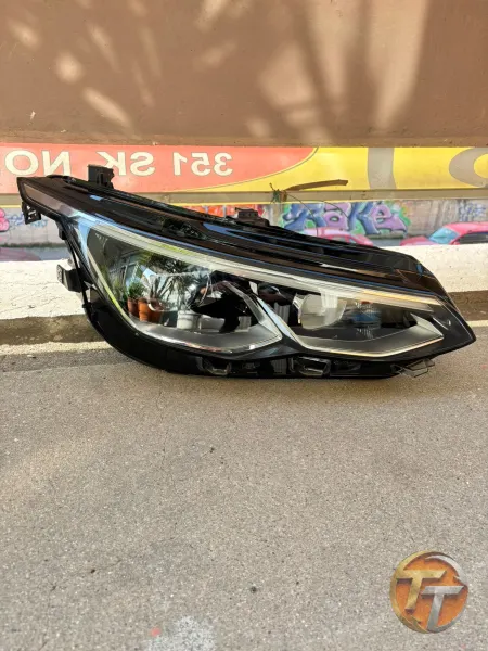 VOLKSWAGEN GOLF 8 XENON SAĞ FAR