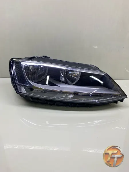 Volkswagen Jetta Sağ Far