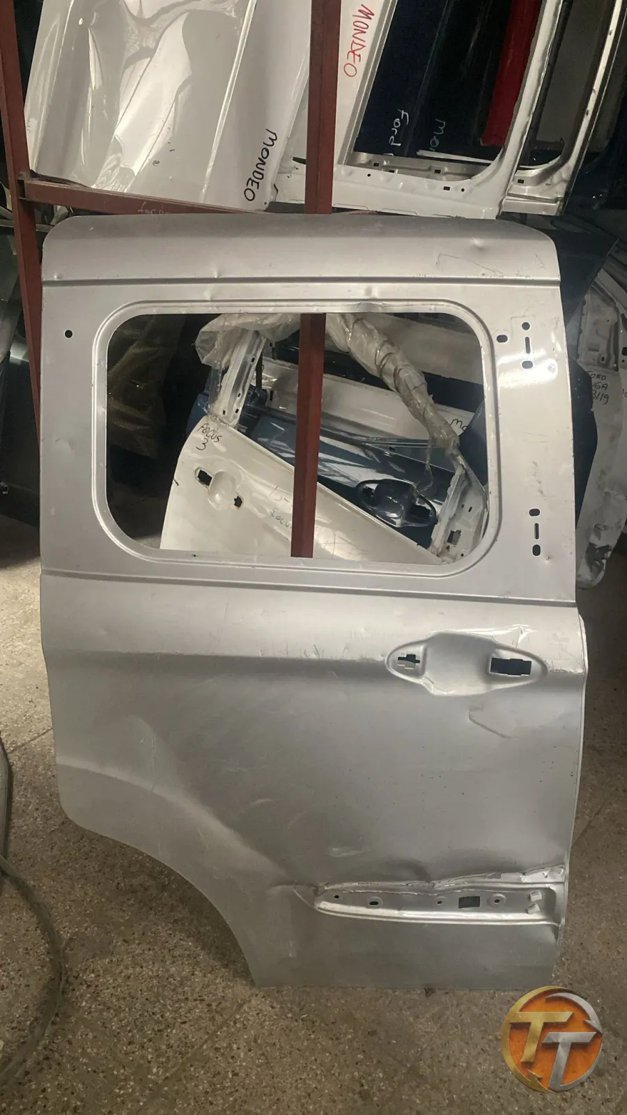 Ford corruier camlı model sol arka kapı