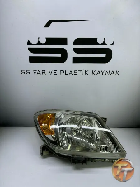 Toyota Hilux Sağ Far