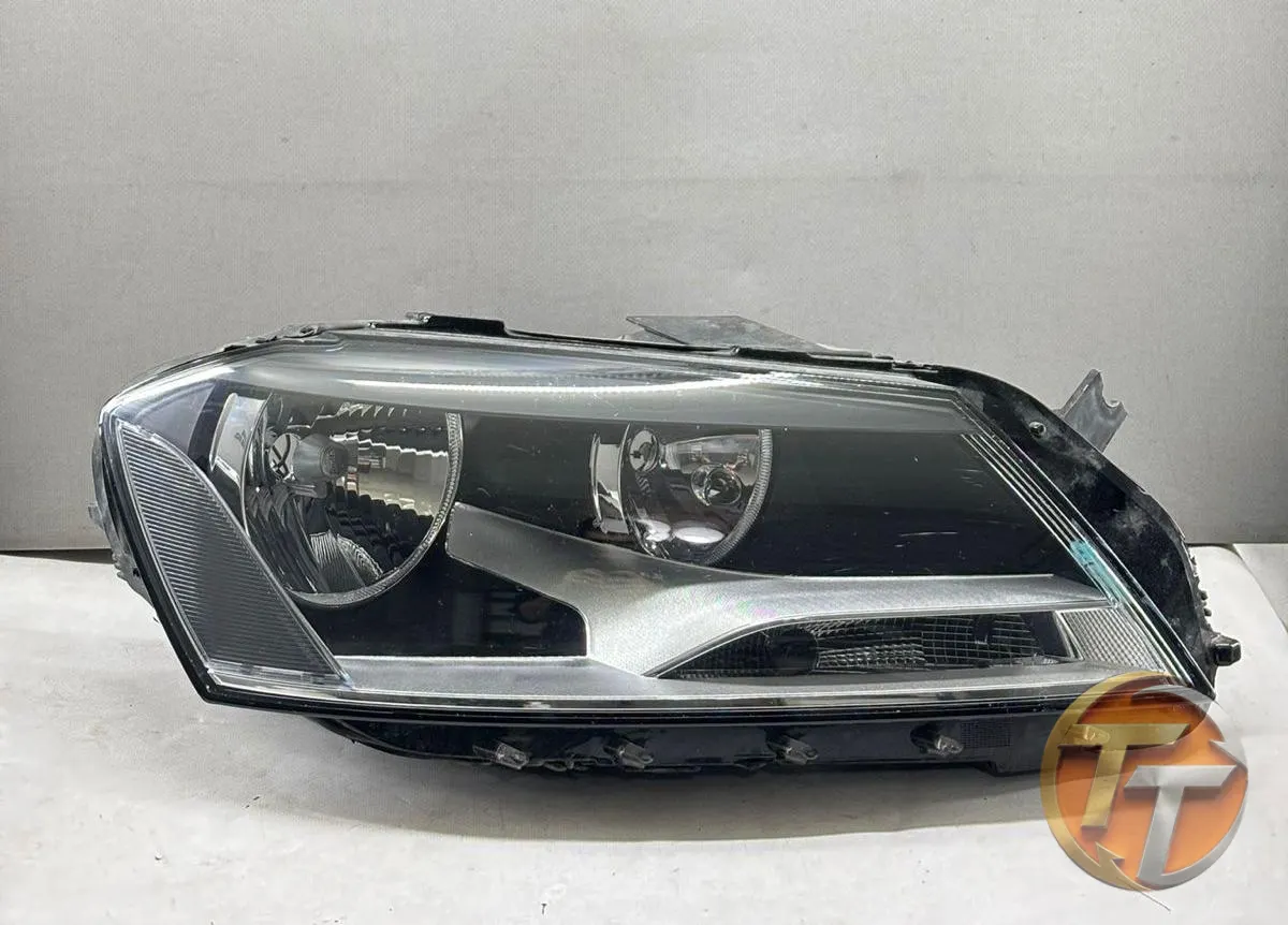 VOLKSWAGEN PASSAT B7 SAĞ FAR