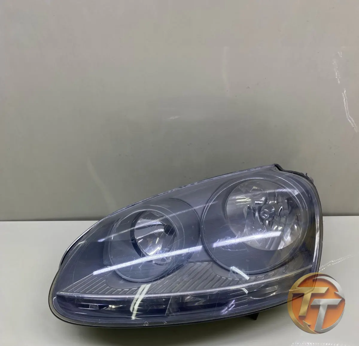 Volkswagen Golf 5 - Jetta Füme Zemin Sol Far