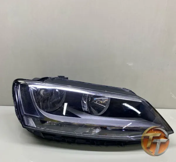 Volkswagen Jetta Sağ Far