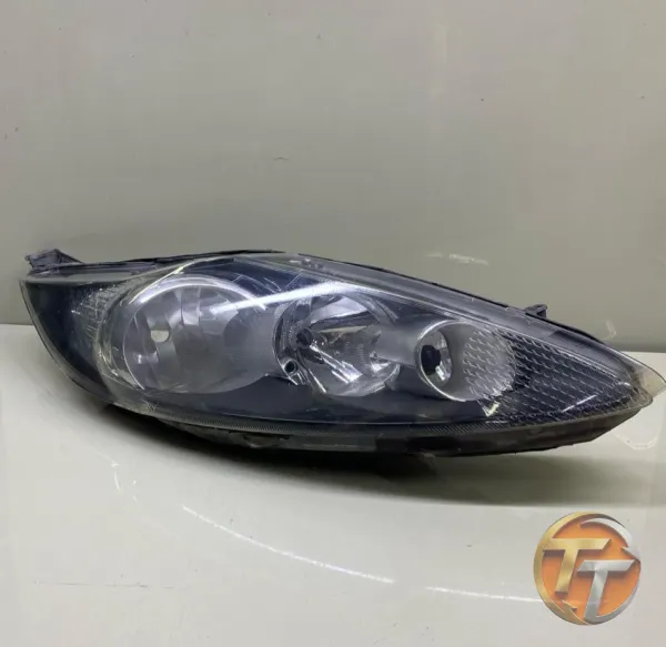 Ford Fiesta Siyah Zemin Sağ Far