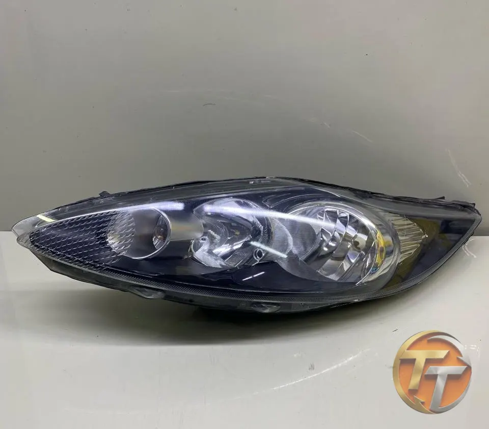 Ford Fiesta Siyah Zemin Sol Far