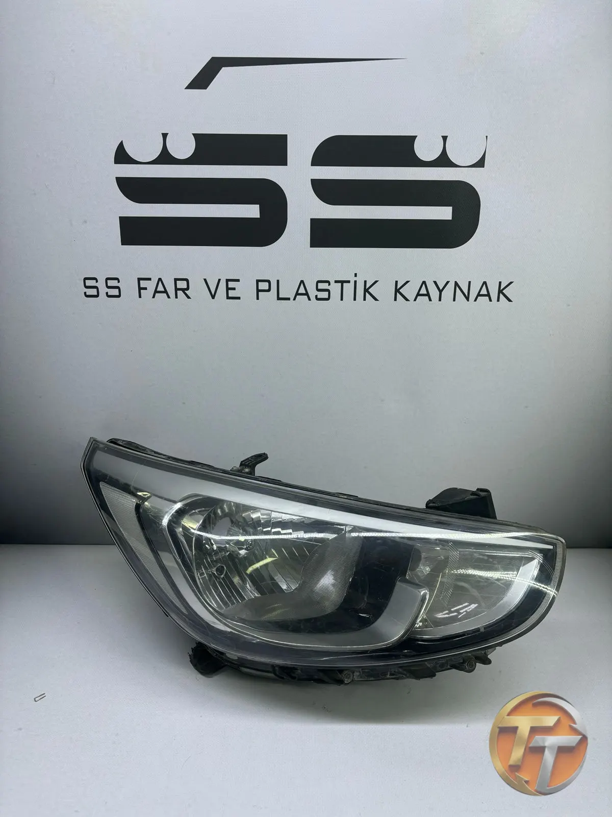 Hyundai Accent Blue Gri Kaş Sağ Far