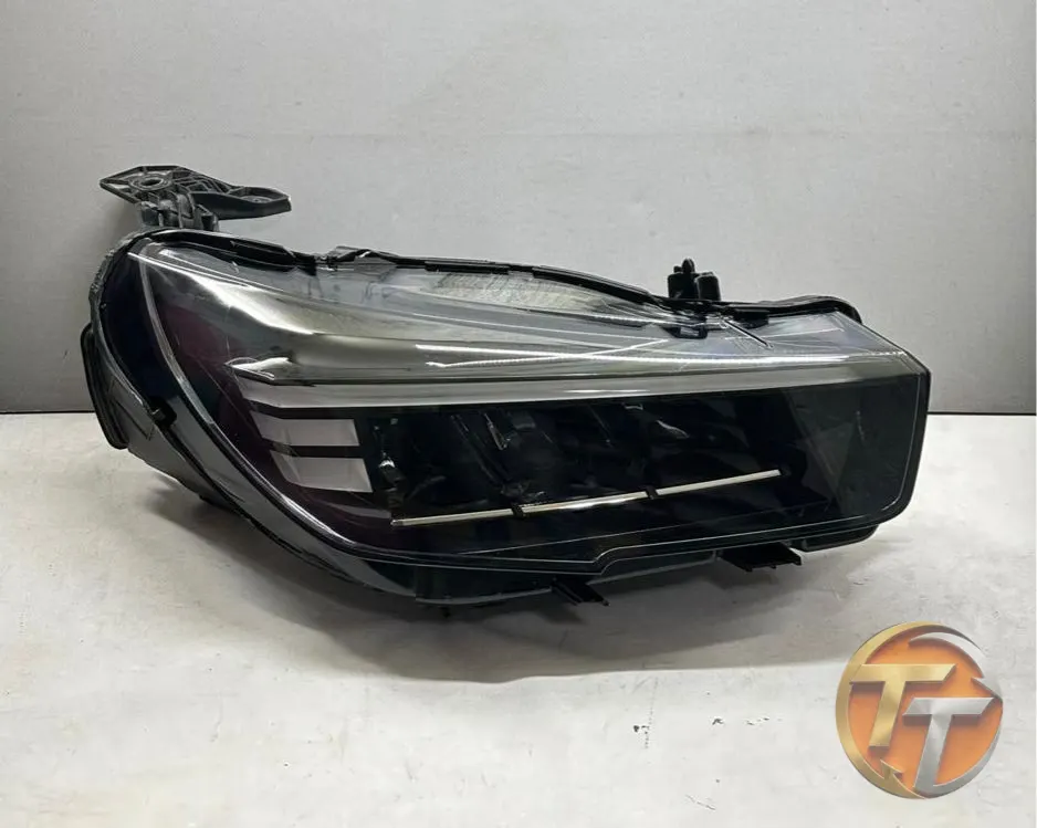 Opel Corsa F Makyajlı Sağ Far çıkma