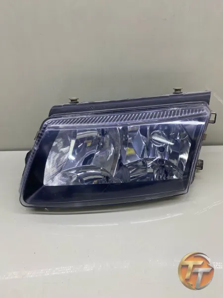 Volkswagen Passat B5 Siyah Zemin Sol Far