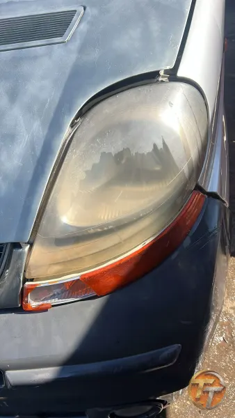 Renault trafik sol far