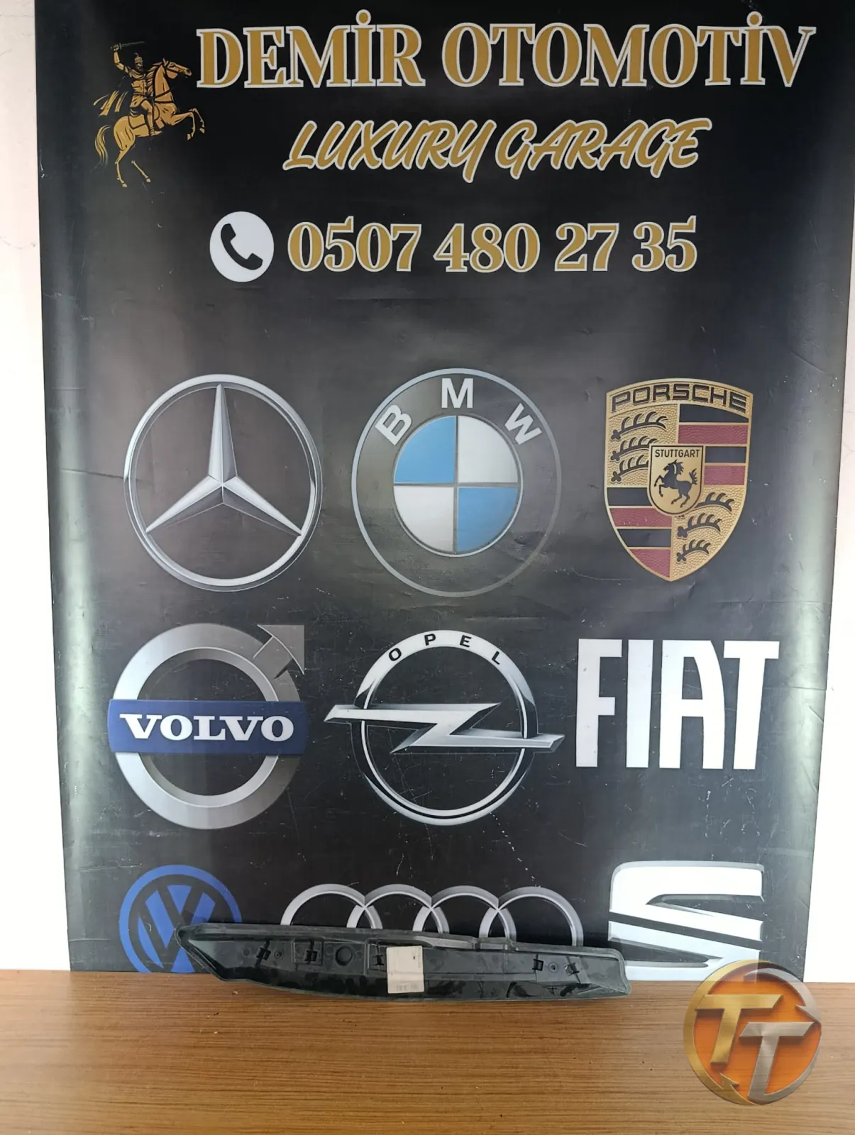 SKODA FABİA SOL ÖN ÇAMURLUK VE KAPISI ARASI BAKALİTİ ORJİNAL 6V0821111