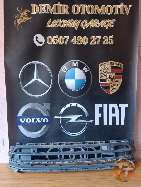 VOLKSWAGEN JETTA ORTA IZGARA ORJİNAL ÇIKMA MAKYAJLI 5C6853671P