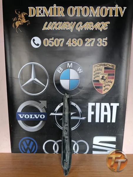 VOLKSWAGEN POLO SAĞ ÖN ÇAMURLUK VE KAPI ARASI BAKALİTİ 6R0821112B