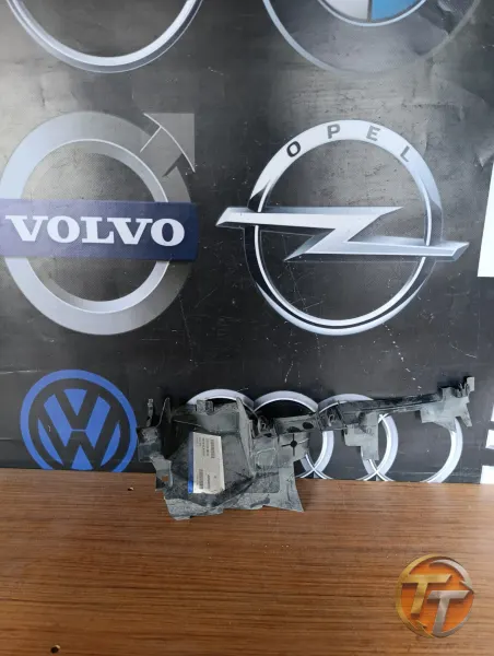 VOLKSWAGEN POLO SAĞ RADYATÖR HAVA TUTUCU 2G0121284K