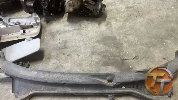Fiat Doblo ön cam ızgarası
