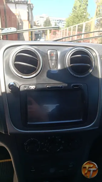 Dacia Sandero teyp çerçevesi