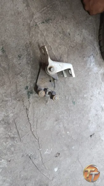 Daciadocker. Sürgülü kapı menteşesi