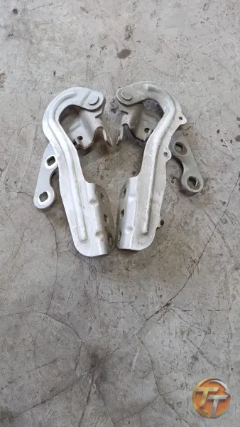Ford COURİER kaput menteşesi