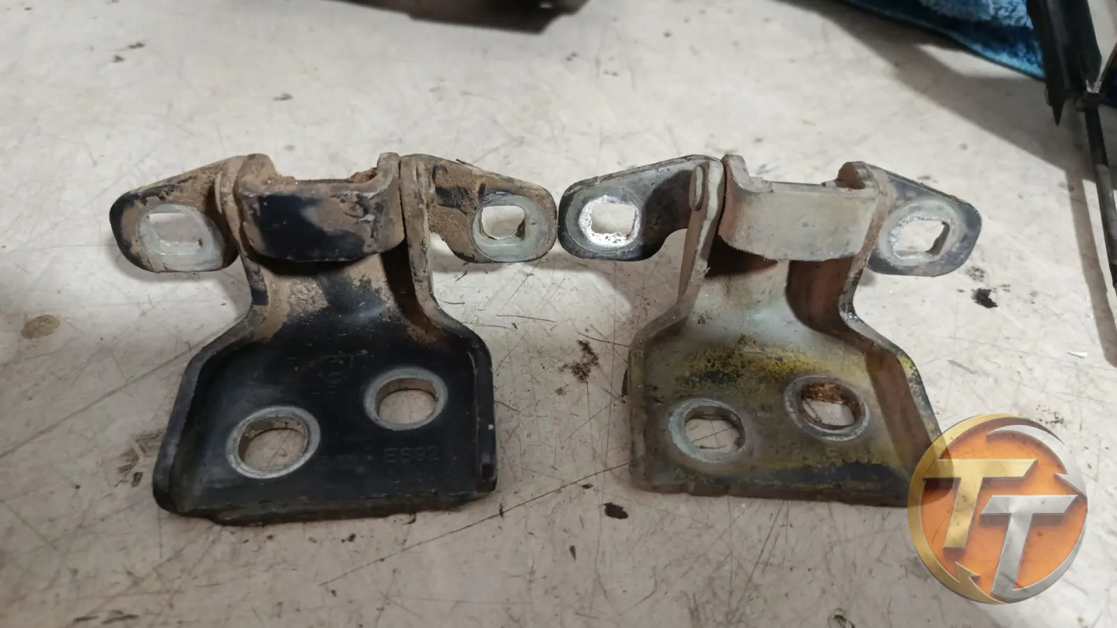 Renault symbol kapı menteşesi