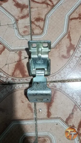Fiat Doblo bagaj kapağı menteşesi