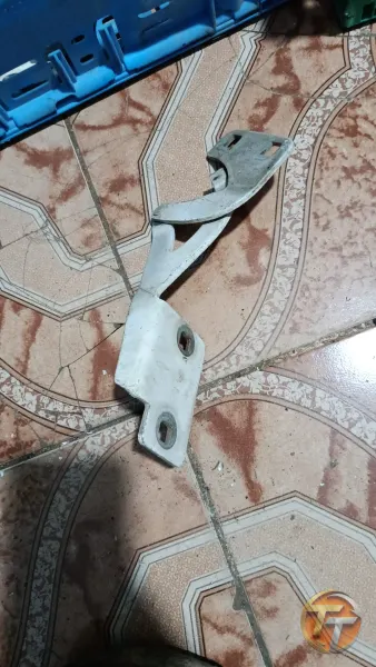 Citroen Berlingo kaput menteşesi