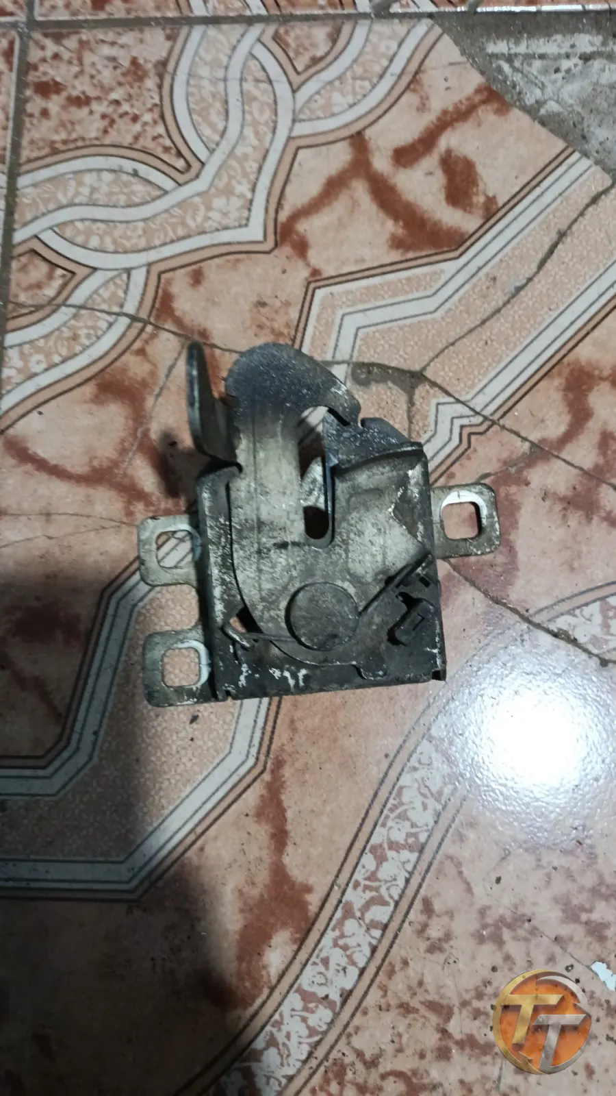 Pejo Bipper kaput kilidi