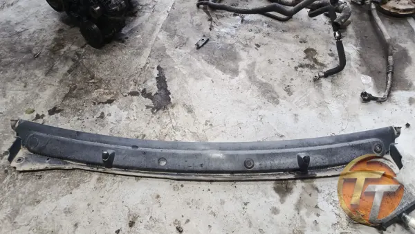 Renault trafik ön cam ızgarası