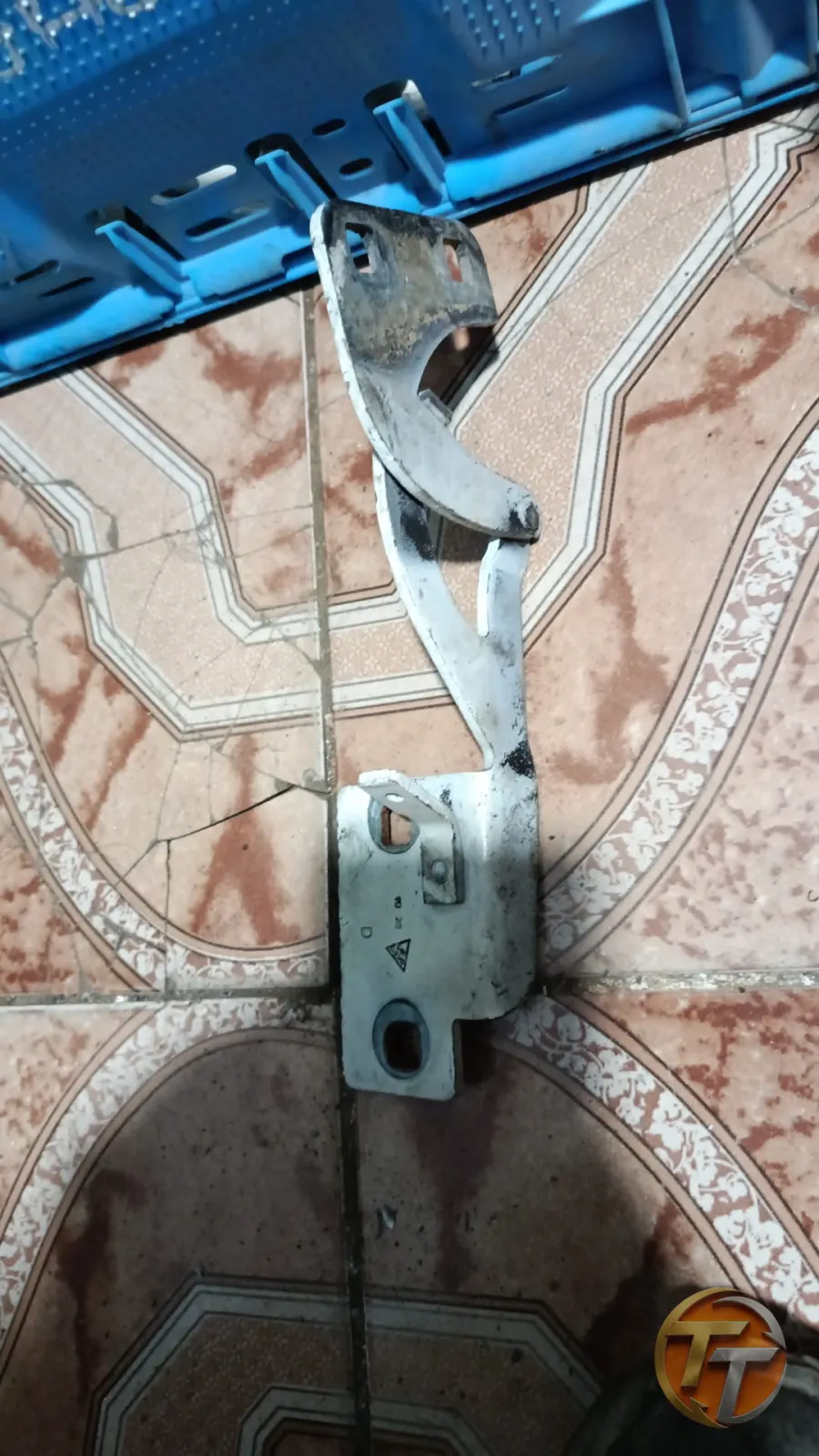 Peugeot partner Kaput menteşesi